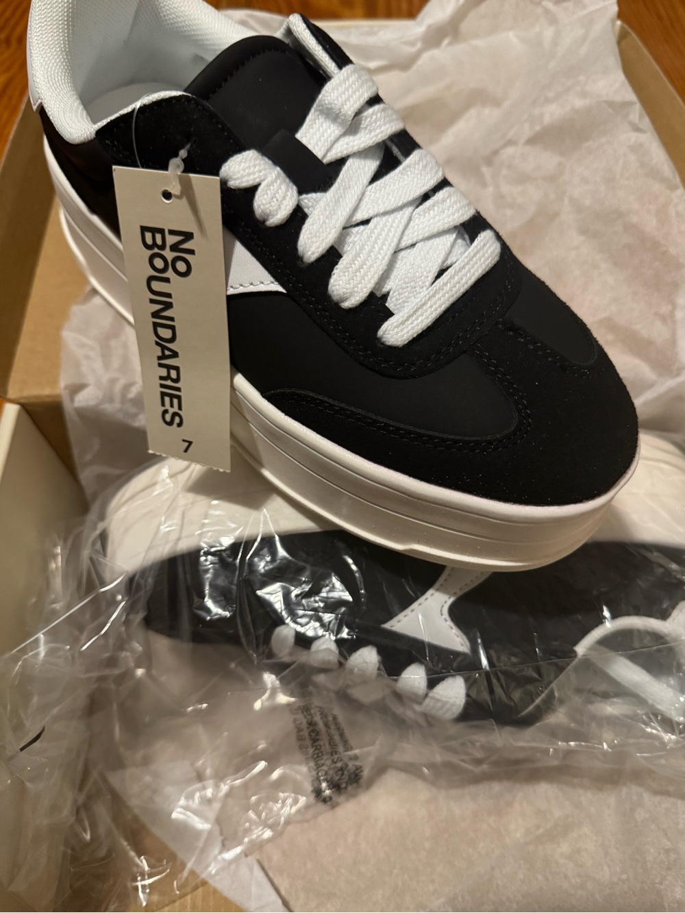 No Boundaries Sport Sneaker Women's Black Platform Shoes Lace-up Size 7. New!